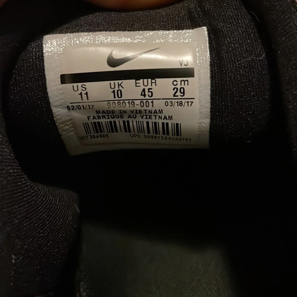 Nike Shoes - Picture 7 of 7